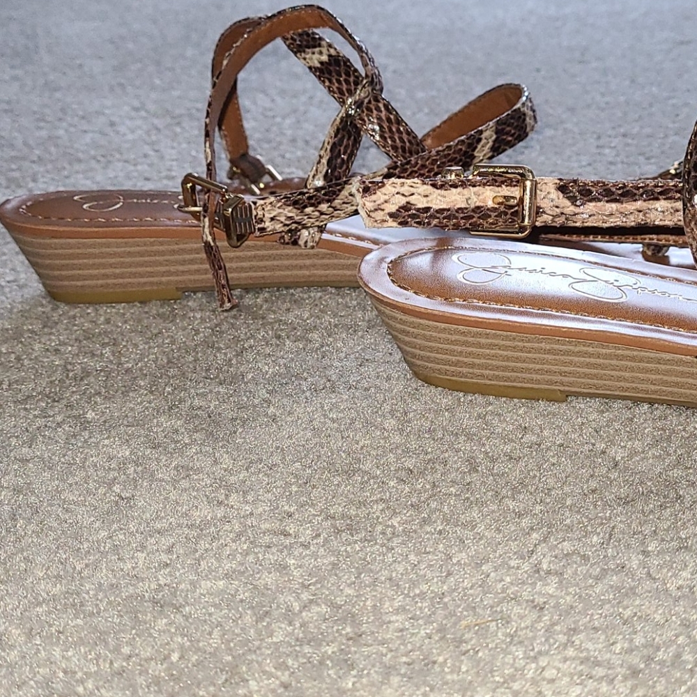 Sandles - Picture 3 of 4